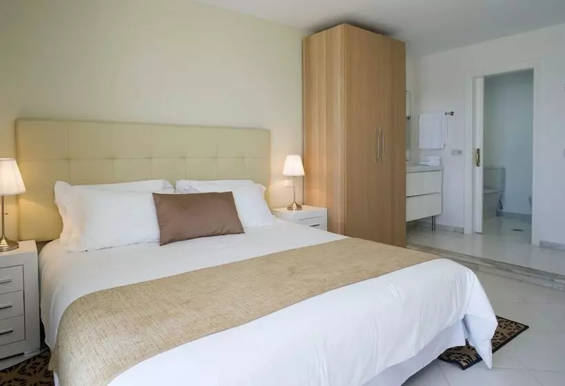 هتل Miraflores Beach & Country Club