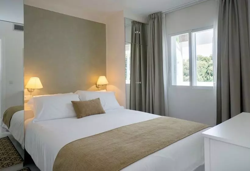 هتل Miraflores Beach & Country Club