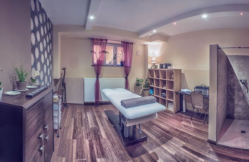 فندق Niemcza Wino & Spa