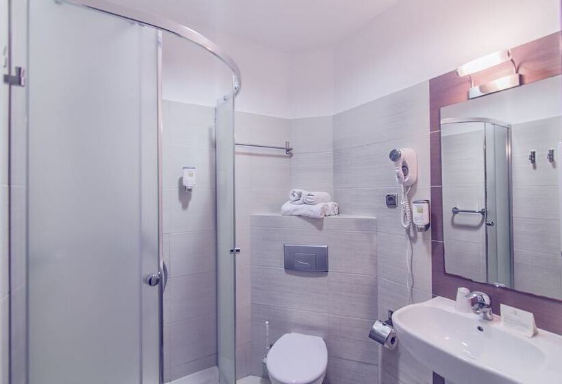 فندق Niemcza Wino & Spa