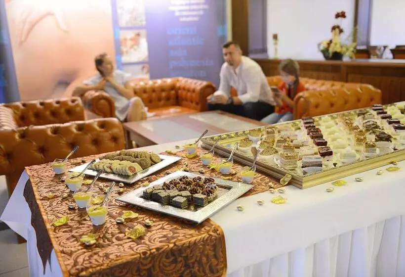 ホテル Sądelski Dwór Medical & Spa