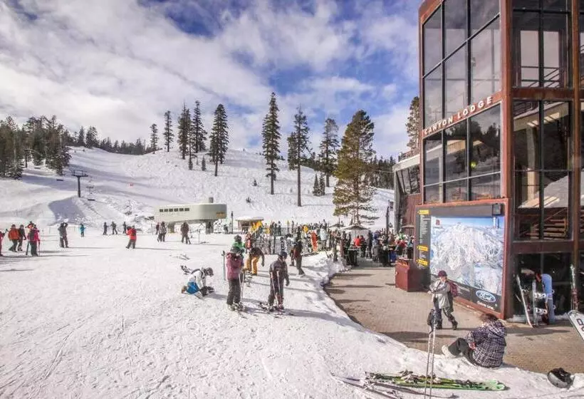 هتل St. Moritz 75