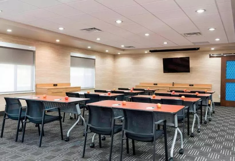 Hotelli Towneplace Suites By Marriott Ontario Mansfield