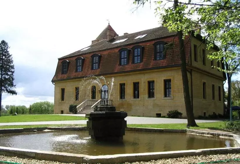 Hotelli Zamek Dobra