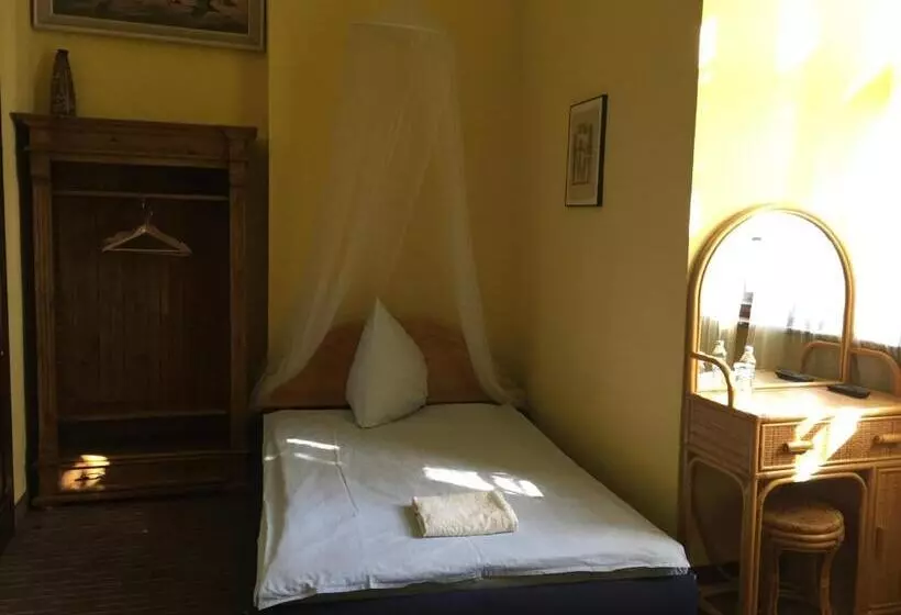 Hotelli Zamek Dobra