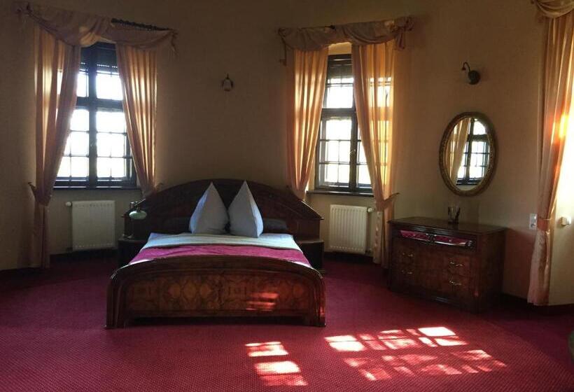 בית מלון כפרי Zamek Dobra