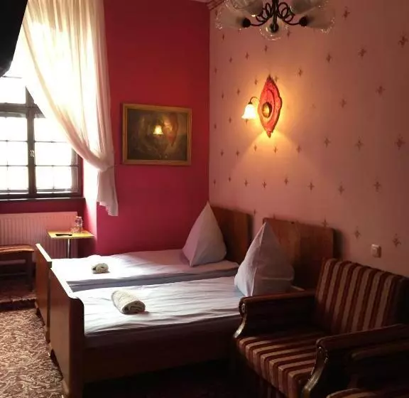 Hotelli Zamek Dobra