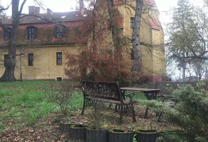 Hotelli Zamek Dobra