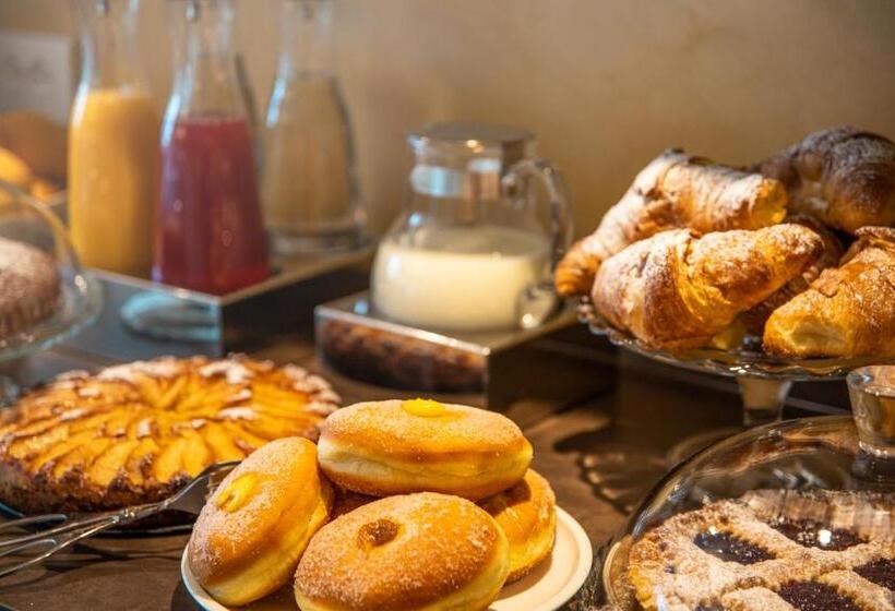 تختخواب و صبحانه Re Ottone Rooms