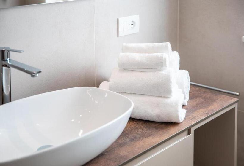 تختخواب و صبحانه Re Ottone Rooms