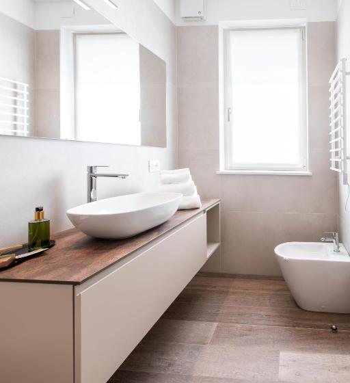 تختخواب و صبحانه Re Ottone Rooms