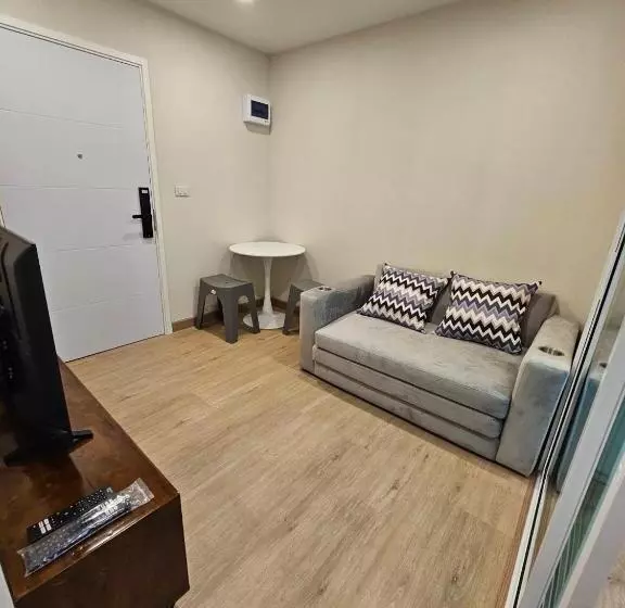 Hotelli คอนโดอีสวิลบางแสน