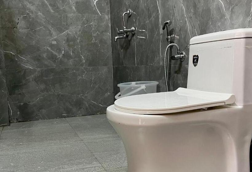 Hotelli Humming Bird By Aaryam