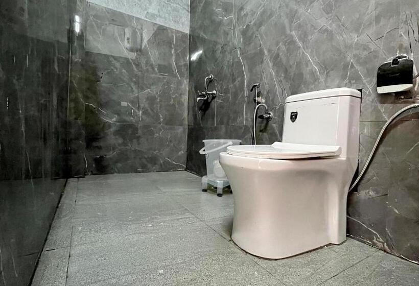 Hotelli Humming Bird By Aaryam