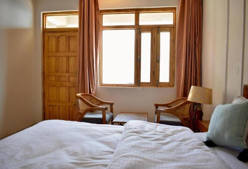 Hotelli Humming Bird By Aaryam