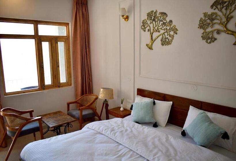 Hotelli Humming Bird By Aaryam