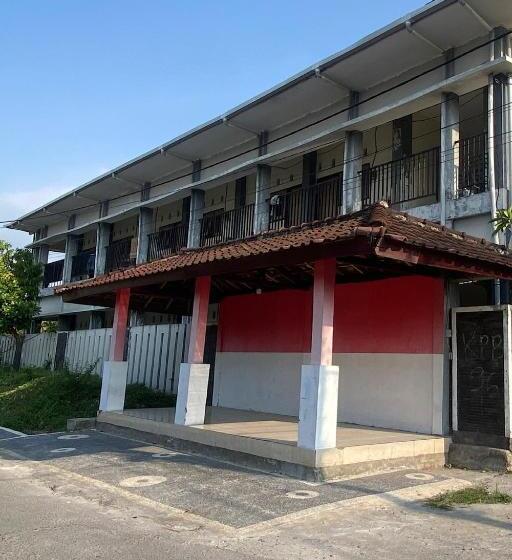 Отель Oyo Life 93258 Kos Sahabat