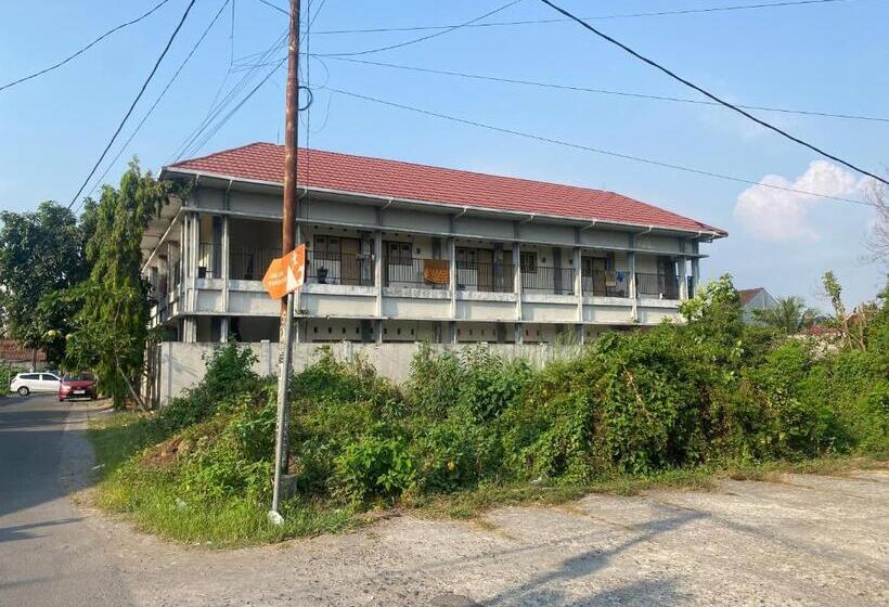 Отель Oyo Life 93258 Kos Sahabat