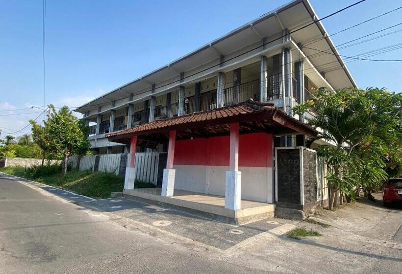 Отель Oyo Life 93258 Kos Sahabat