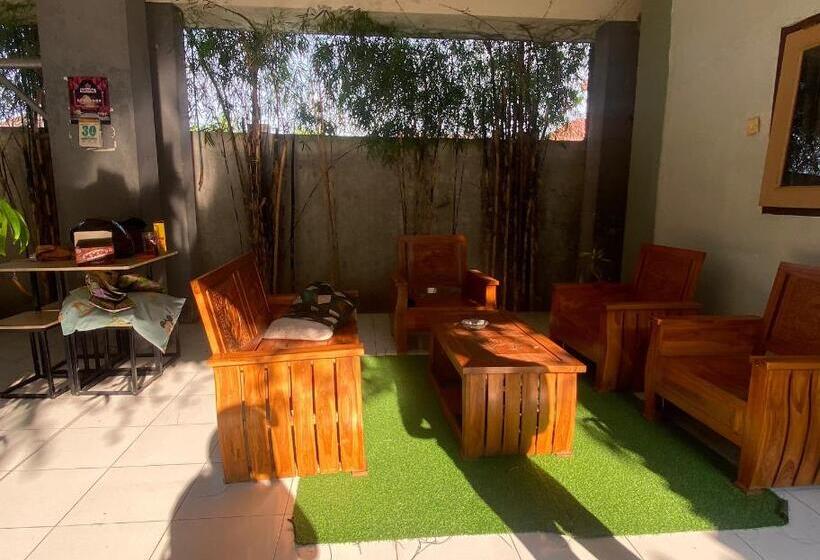 Отель Oyo Life 93258 Kos Sahabat