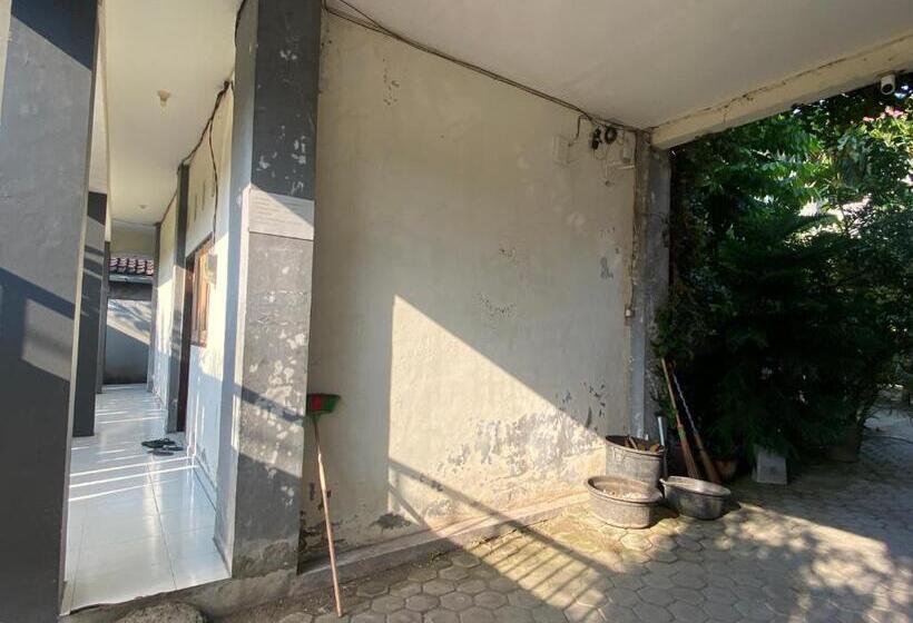 Отель Oyo Life 93258 Kos Sahabat