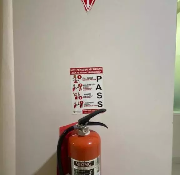 ホテル Oyo Life 93258 Kos Sahabat