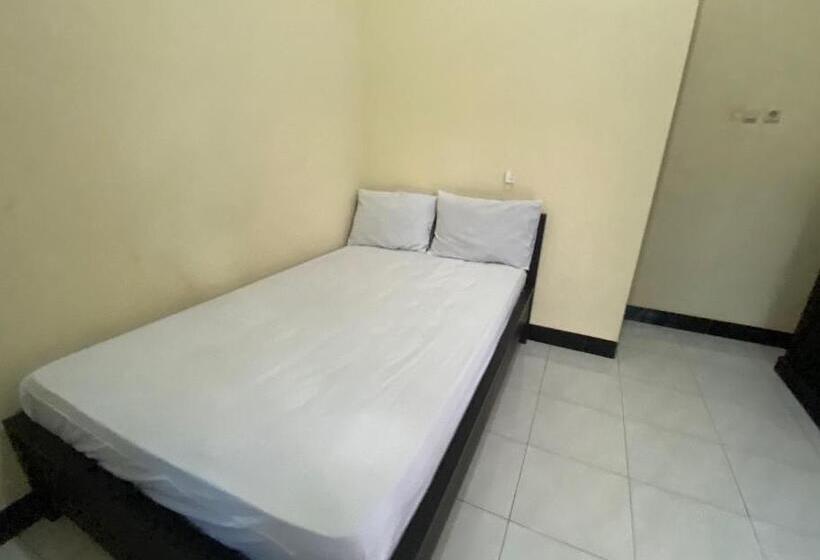 Отель Oyo Life 93258 Kos Sahabat