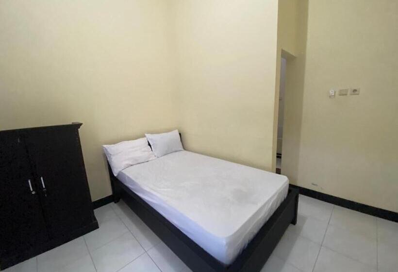 Отель Oyo Life 93258 Kos Sahabat