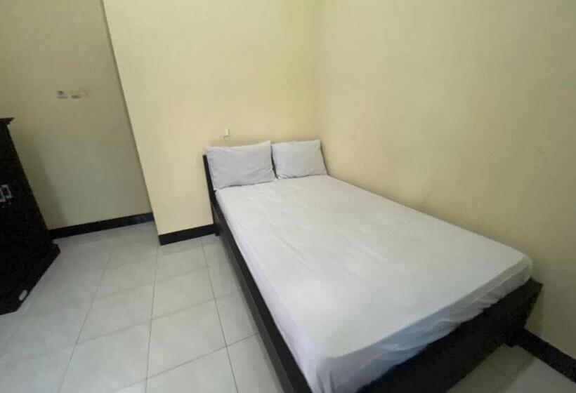 Отель Oyo Life 93258 Kos Sahabat