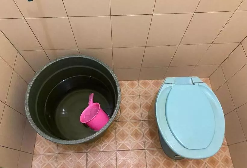 ホテル Oyo Life 93258 Kos Sahabat