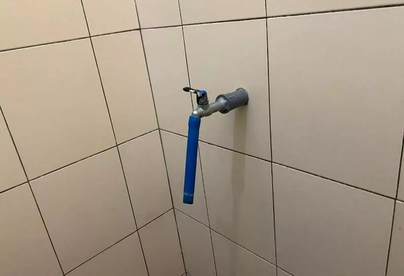 ホテル Oyo Life 93258 Kos Sahabat