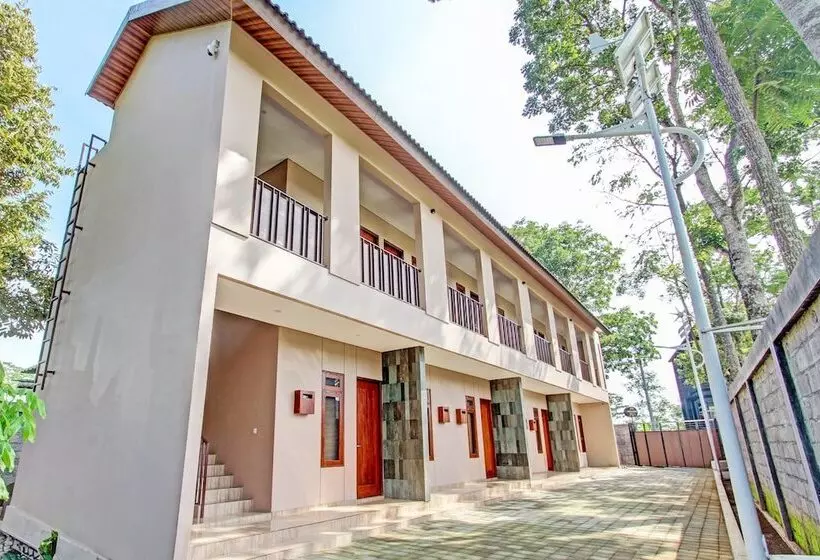 Hotelli Oyo Life 93497 Griya Kost Rr