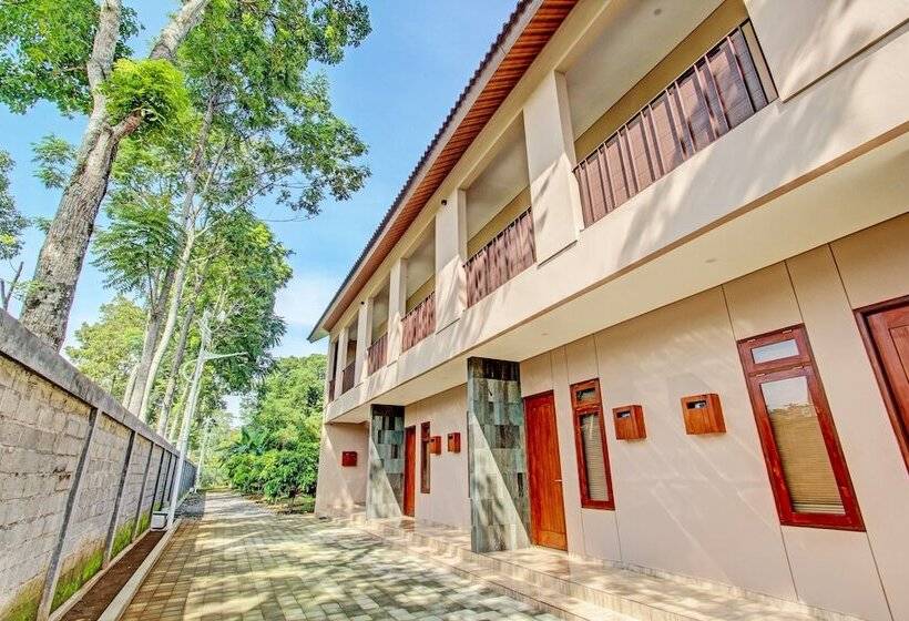 Отель Oyo Life 93497 Griya Kost Rr