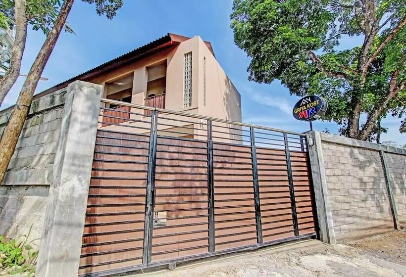 Hotelli Oyo Life 93497 Griya Kost Rr