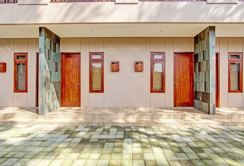 Отель Oyo Life 93497 Griya Kost Rr