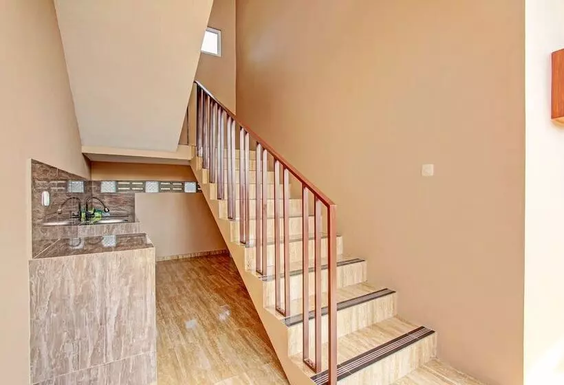 Hotelli Oyo Life 93497 Griya Kost Rr