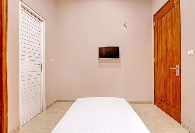 Hotelli Oyo Life 93497 Griya Kost Rr