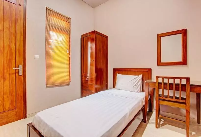 Hotelli Oyo Life 93497 Griya Kost Rr