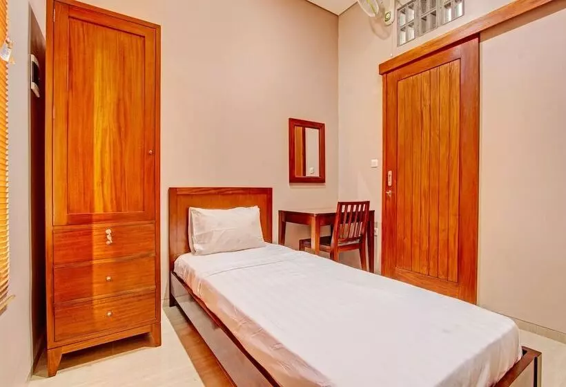 Hotelli Oyo Life 93497 Griya Kost Rr