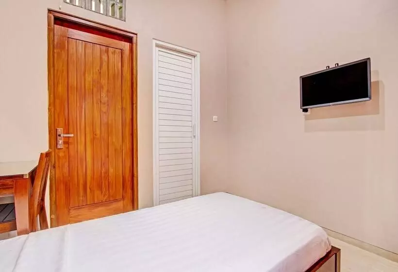 Hotelli Oyo Life 93497 Griya Kost Rr