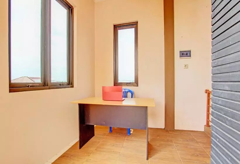 Hotelli Oyo Life 93497 Griya Kost Rr