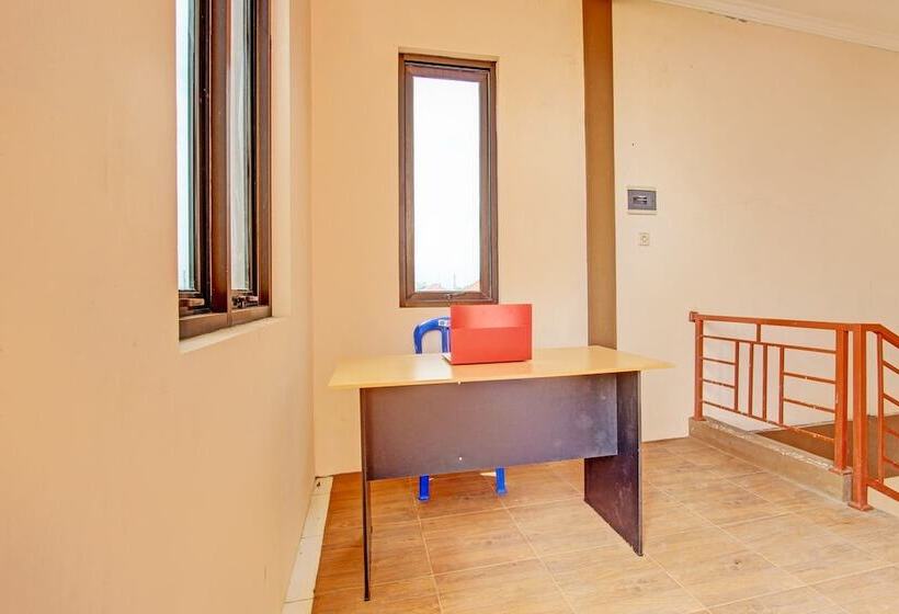 Отель Oyo Life 93497 Griya Kost Rr