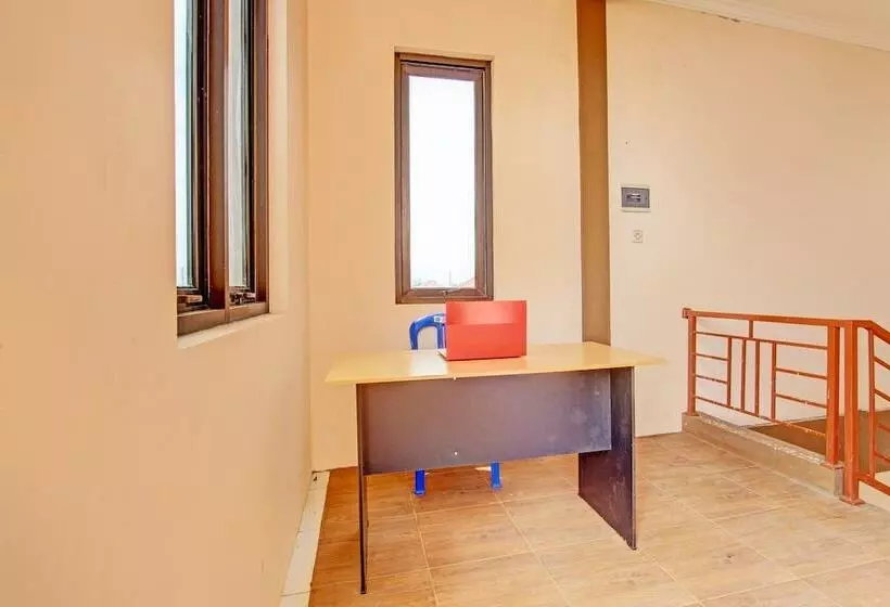 Hotelli Oyo Life 93497 Griya Kost Rr