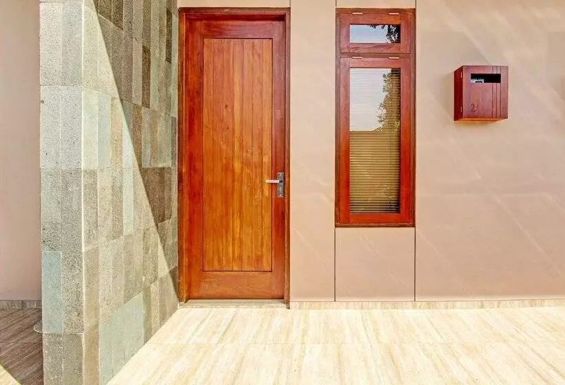 Hotelli Oyo Life 93497 Griya Kost Rr