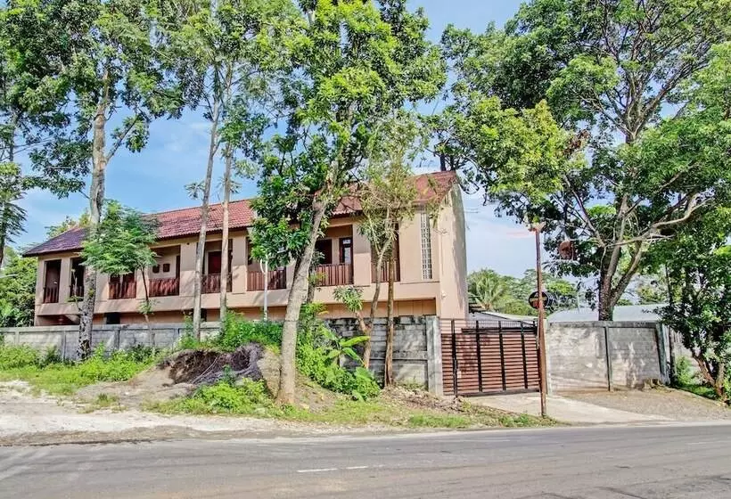 Hotelli Oyo Life 93497 Griya Kost Rr