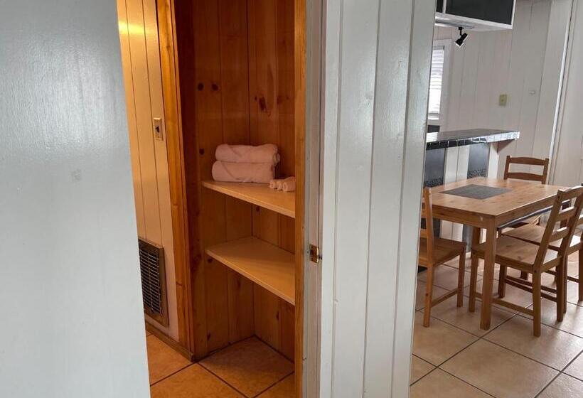 모텔 Snow Bear Lodge