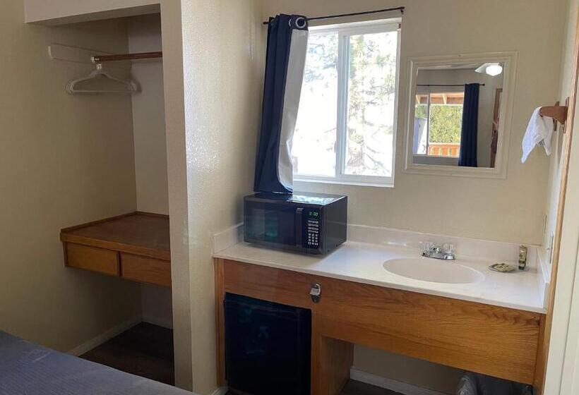 모텔 Snow Bear Lodge