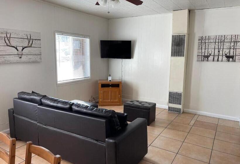 모텔 Snow Bear Lodge