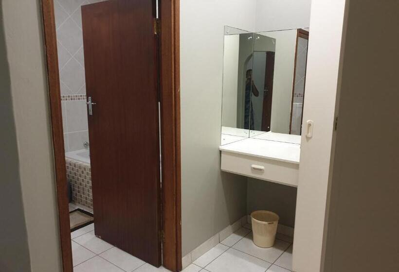 بنسيون Grace Avenue Townhouse