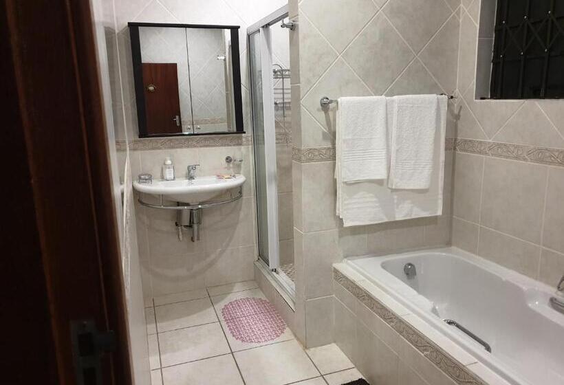 بنسيون Grace Avenue Townhouse